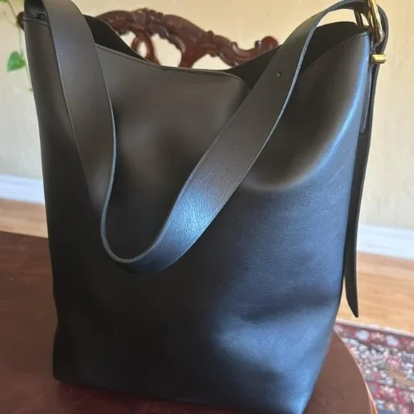 Brand New Madewell Leather Essential Bucket Tote with tag original price $178